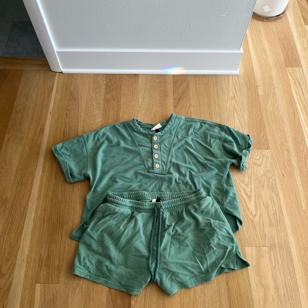 Universal thread matching set